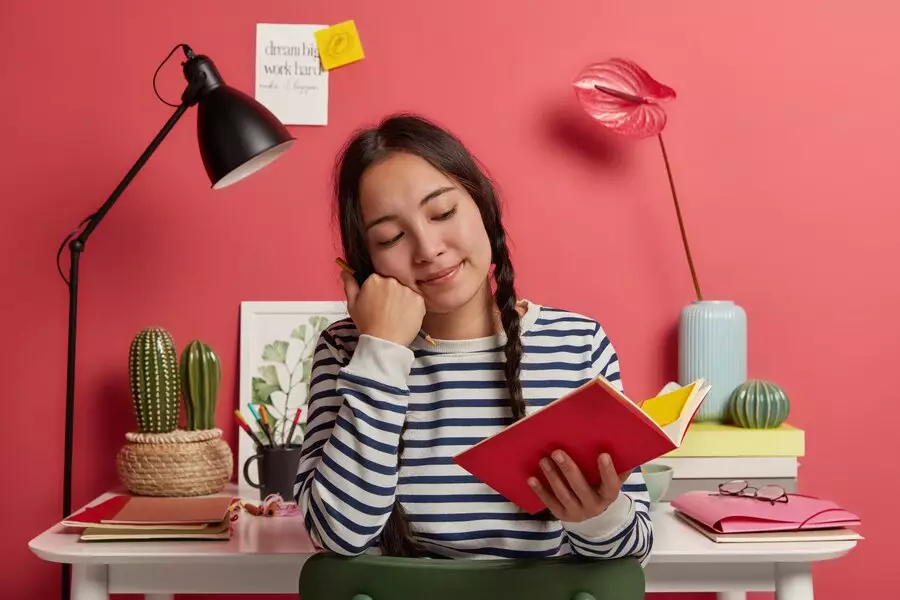 Contoh kalimat suggestion di tempat kerja © 2024 freepik.com