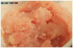 Bukan pakai chopper atau blender, begini cara menghaluskan daging ayam agar hasilnya lembut