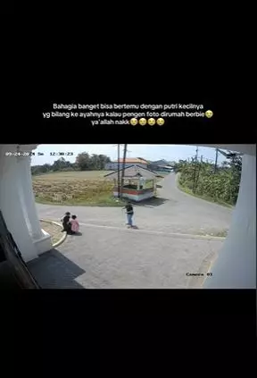 Foto di depan rumah mewah TikTok/@angeltacik_official Foto di depan rumah mewah TikTok/@angeltacik_official