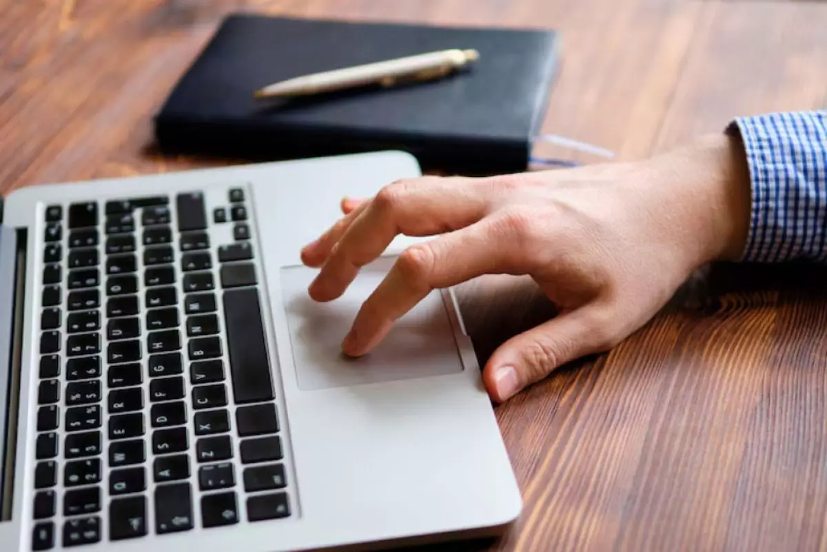 Cara memperbaiki touchpad yang tidak berfungsi di laptop Windows