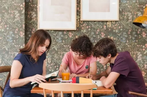 60 Contoh kalimat sinonim dan antonim © 2024 brilio.net 60 Contoh kalimat sinonim dan antonim © 2024 brilio.net