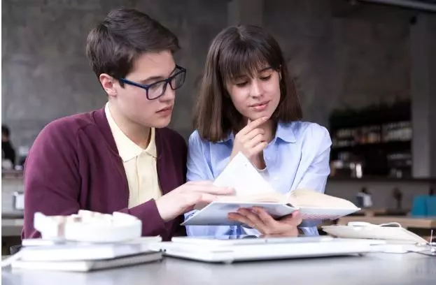 60 Contoh kalimat sinonim dan antonim © 2024 brilio.net 60 Contoh kalimat sinonim dan antonim © 2024 brilio.net