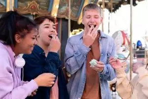 5 Contoh teks anekdot sindiran singkat, lucu tapi membekas