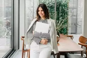 5 Contoh teks anekdot tentang cinta, simpel tapi bermakna