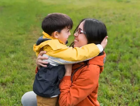 8 perbedaan love language anak laki-Laki dan perempuan © 2024 brilio.net