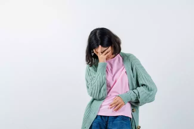 9 Pertolongan pertama pada keracunan makanan, jangan minum obat anti-muntah © 2024 brilio.net