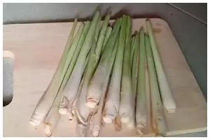 Tak pakai bahan apapun, ini cara menyimpan serai agar tetap wangi dan tetap awet hingga 1 tahun