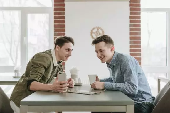 60 Contoh kalimat retoris © 2024 brilio.net 60 Contoh kalimat retoris © 2024 brilio.net