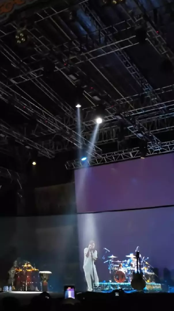 mendiang penyanyi indonesia konser pakai hologram © 2024 brilio.net mendiang penyanyi indonesia konser pakai hologram © 2024 brilio.net