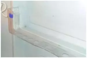 Jangan buru-buru dibuang, ini trik simpel memperbaiki rak telur di kulkas yang pecah agar bisa dipakai