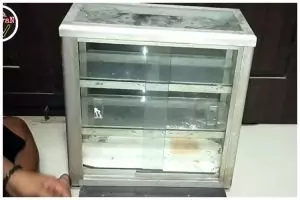 Trik mudah bersihkan etalase makanan menjadi kinclong seperti baru, pakai bahan sederhana