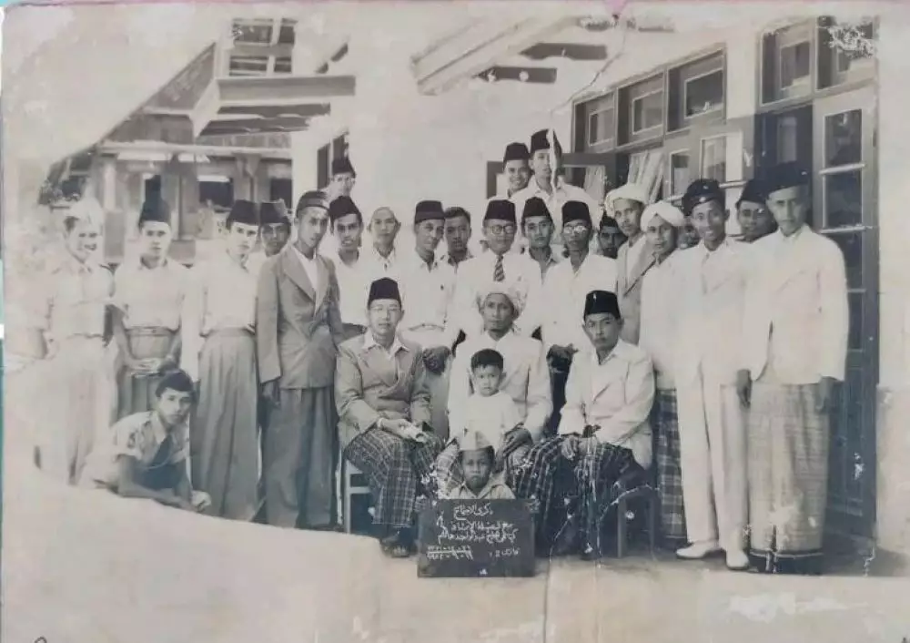 Asal-usul kata Santri X