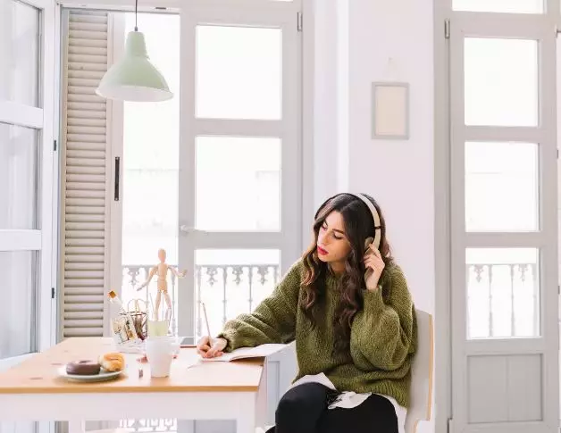 Lagu yang harus diputar di tempat kerja © 2024 brilio.net