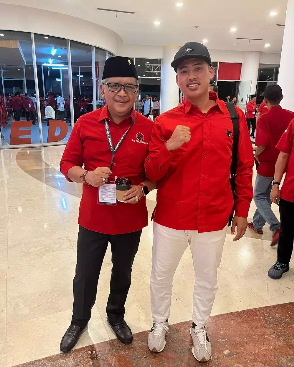 Hasto Kristiyanto sidang Doktor di UI Berbagai sumber Hasto Kristiyanto sidang Doktor di UI Berbagai sumber