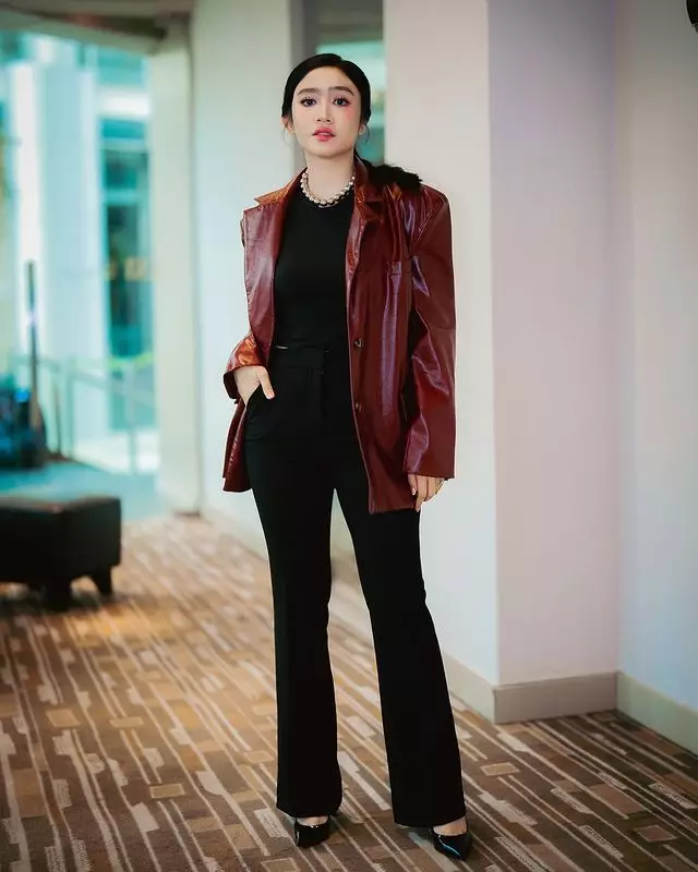 seleb jadi generasi sandwich © 2024 brilio.net seleb jadi generasi sandwich © 2024 brilio.net