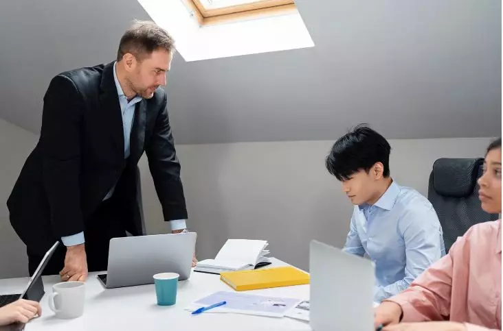 6 tanda kamu kerja di startup yang toxic © 2024 brilio.net 6 tanda kamu kerja di startup yang toxic © 2024 brilio.net