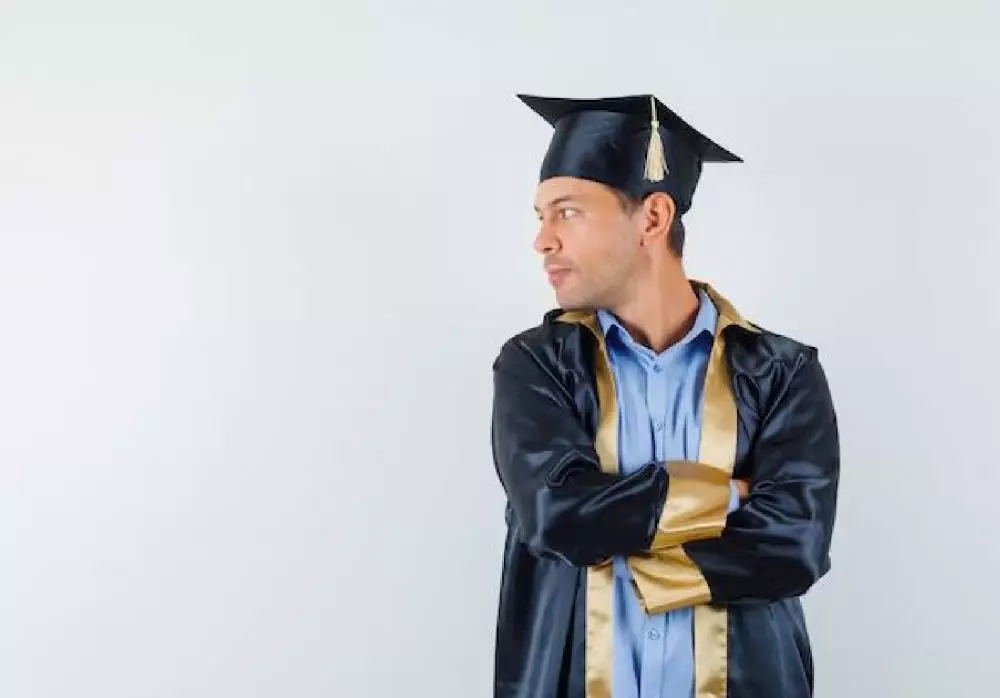 Perbedaan gelar Doktor dan Honoris Causa freepik.com