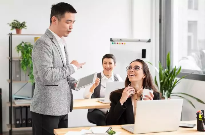 6 Level persahabatan di kantor © 2024 brilio.net 6 Level persahabatan di kantor © 2024 brilio.net