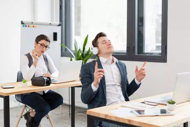 5 Kebiasaan kecil di kantor © 2024 brilio.net