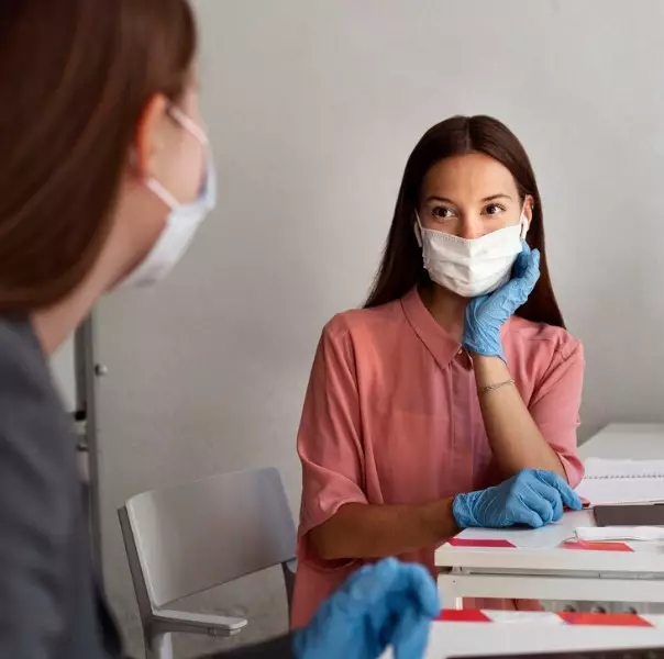 7 cara mengurangi risiko saat berdekatan dengan penderita © 2024 brilio.net