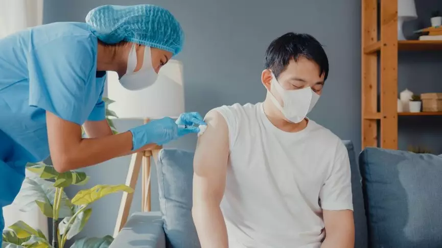 7 cara mengurangi risiko saat berdekatan dengan penderita © 2024 brilio.net