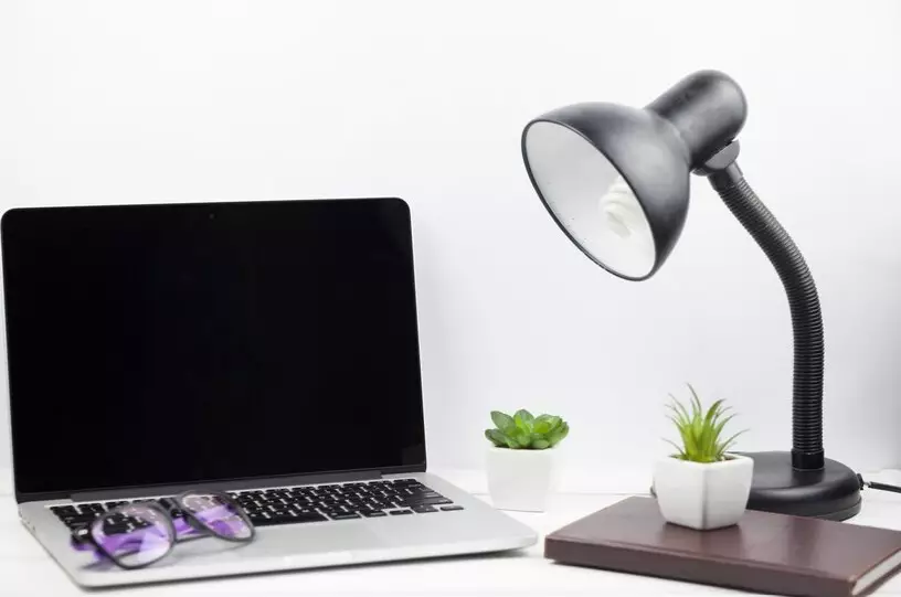 barang yang selalu ada di meja © 2024 brilio.net