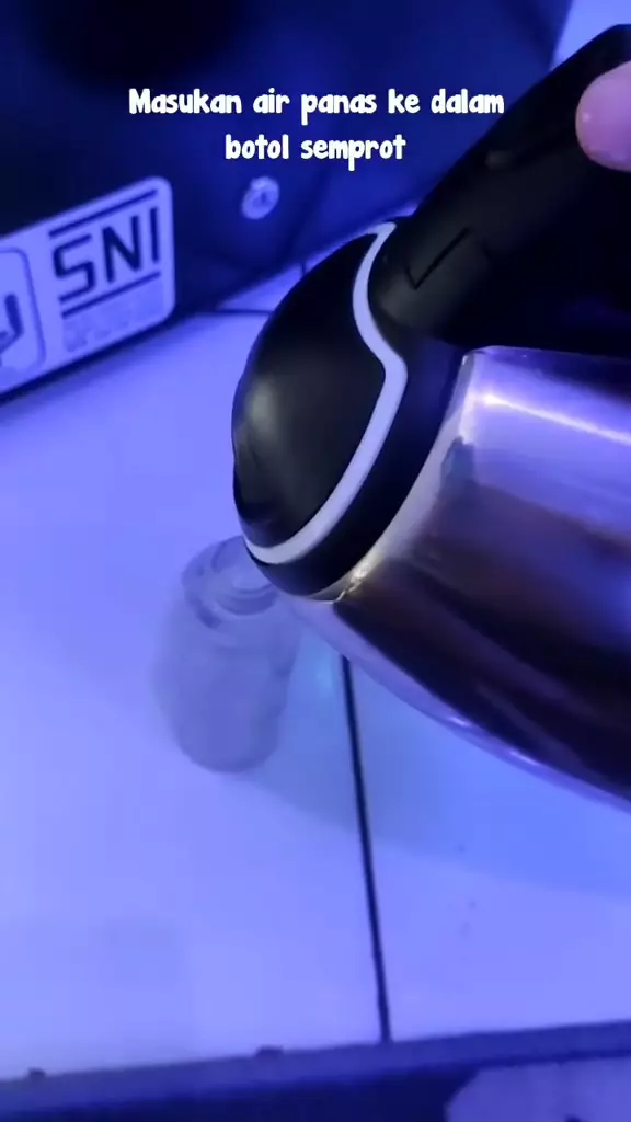 How to quickly melt frost in the refrigerator with one kitchen ingredient