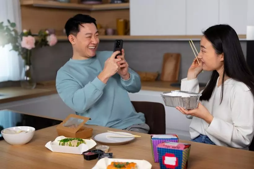 cara mengurangi risiko saat berdekatan dengan penderita © 2024 brilio.net