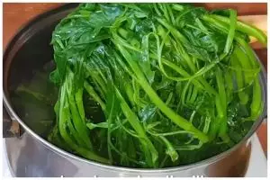 Cara merebus kangkung untuk urap agar tetap hijau segar dan bergizi
