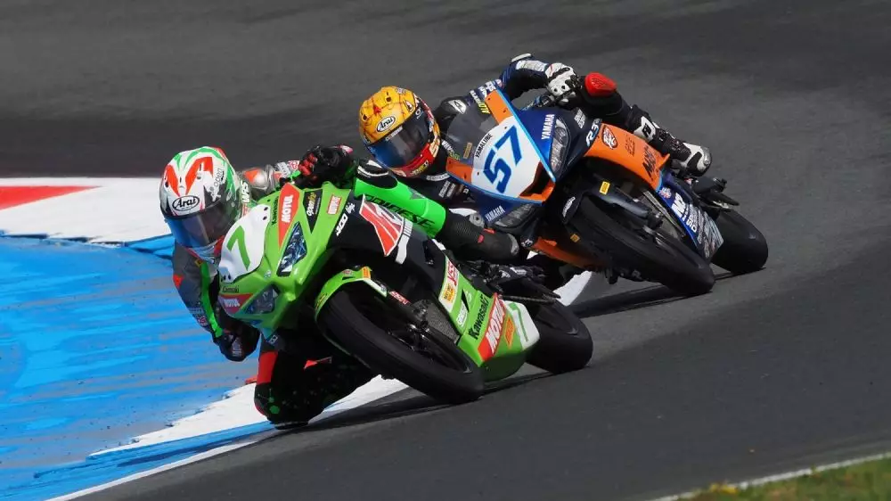 Pembalap Yogyakarta Juara Dunia WSBK300  © 2024 brilio.net Pembalap Yogyakarta Juara Dunia WSBK300  © 2024 brilio.net