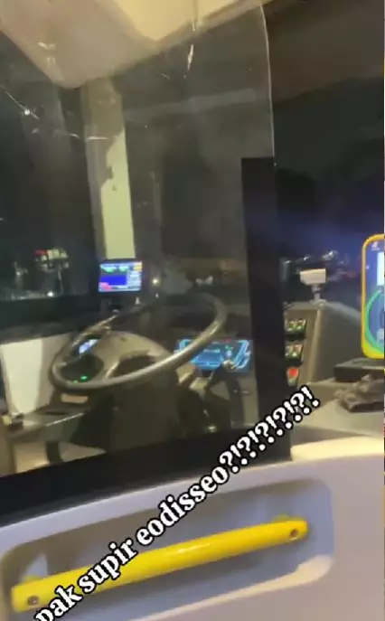 Bagi pengalaman terkunci di Trans Jakarta karena ketiduran TikTok/@bucinwinwin__ Bagi pengalaman terkunci di Trans Jakarta karena ketiduran TikTok/@bucinwinwin__