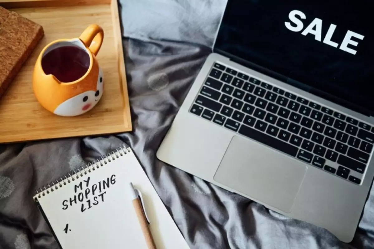 Cara membersihkan dan menyiapkan laptop sebelum menjualnya, perhatikan pencadangan data