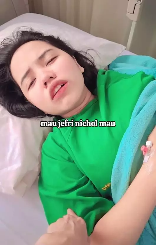 Momen cewek nanyain pesan dari Jefri Nichol © 2024 brilio.net Momen cewek nanyain pesan dari Jefri Nichol © 2024 brilio.net