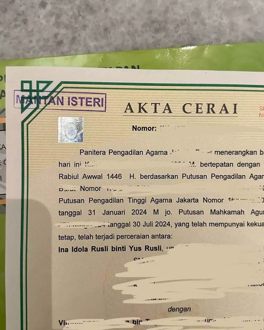 Alasan Inara Rusli mendadak pamer akta cerai © 2024 Instagram Alasan Inara Rusli mendadak pamer akta cerai © 2024 Instagram
