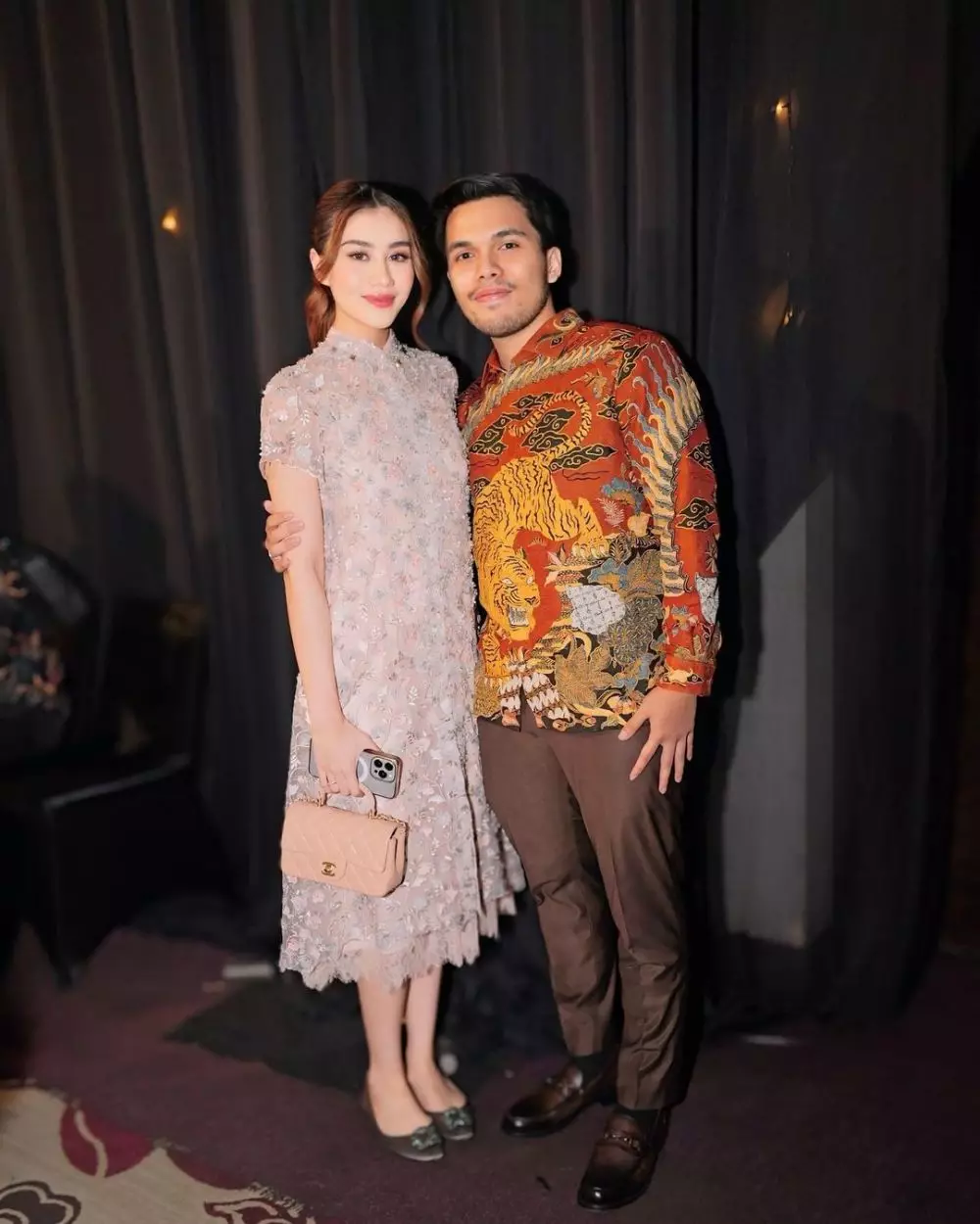 perut aaliyah dielus dikabarkan hamil © 2024 brilio.net