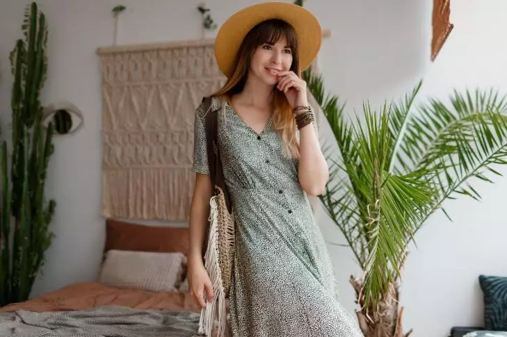 7 Gaya outfit anak kantor © 2024 brilio.net