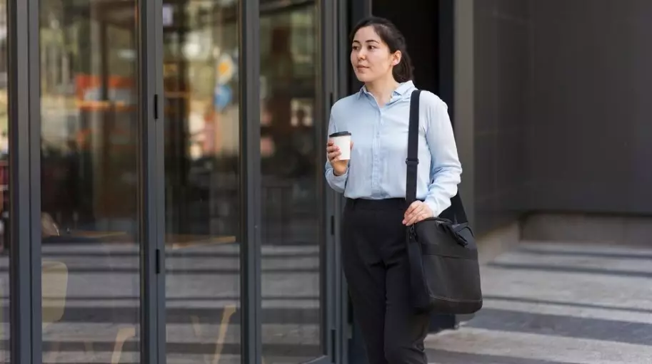 bahasa unik Gen Z yang sering digunakan di tempat kerja © 2024 brilio.net