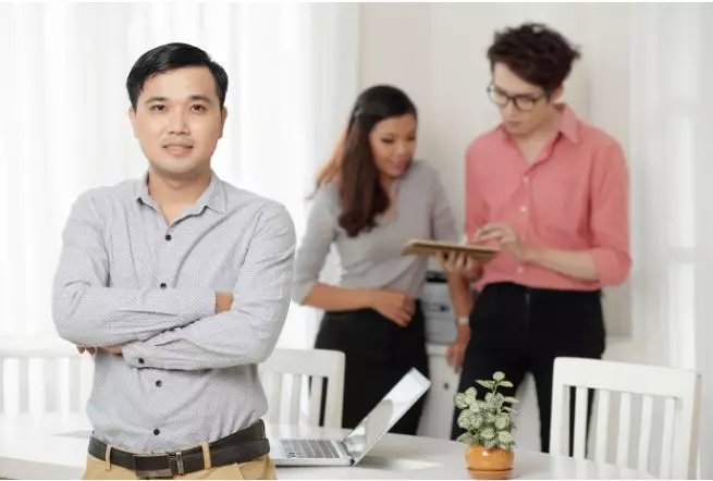 gestur bahasa tubuh bos kamu © 2024 brilio.net gestur bahasa tubuh bos kamu © 2024 brilio.net