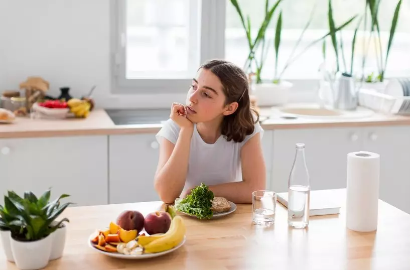 Mengenal mindful eating © 2024 brilio.net Mengenal mindful eating © 2024 brilio.net