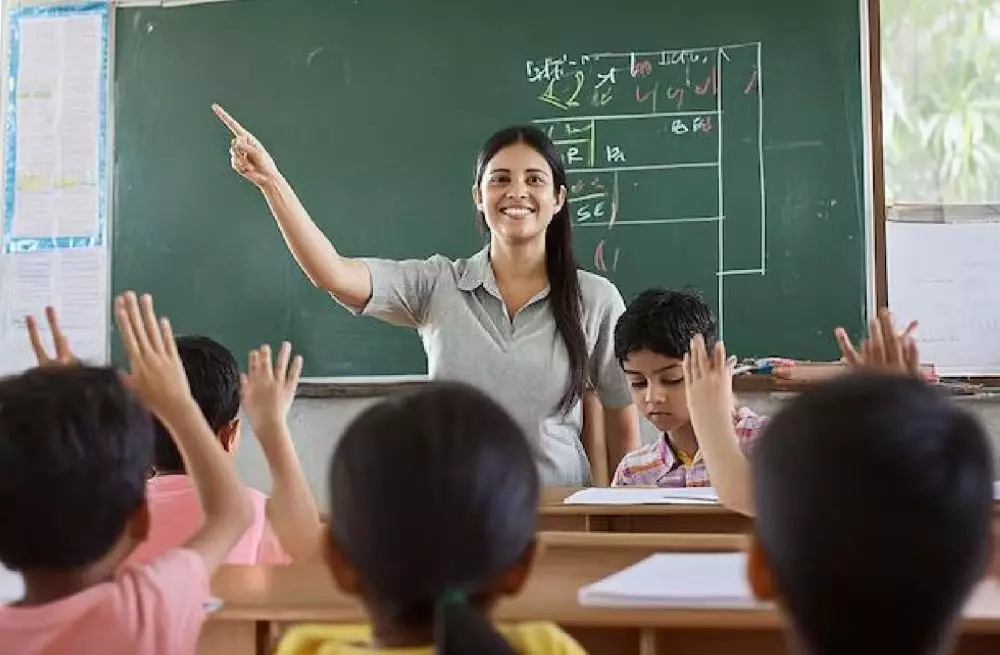 mengangkat guru honorer jadi PPPK freepik.com