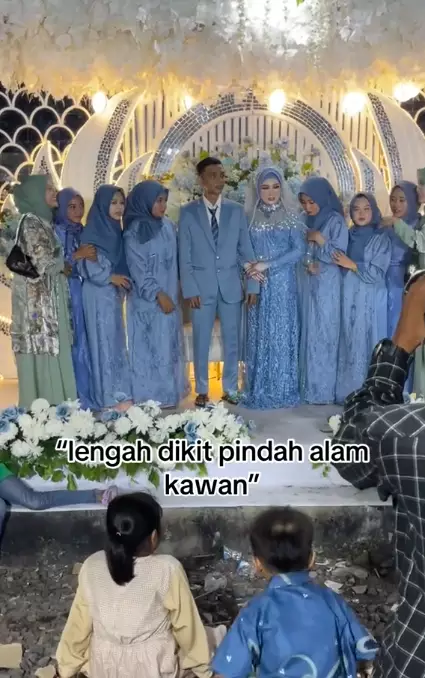 Gelar pernikahan di dekat rel kereta api TikTok/@azimah_makeup Gelar pernikahan di dekat rel kereta api TikTok/@azimah_makeup