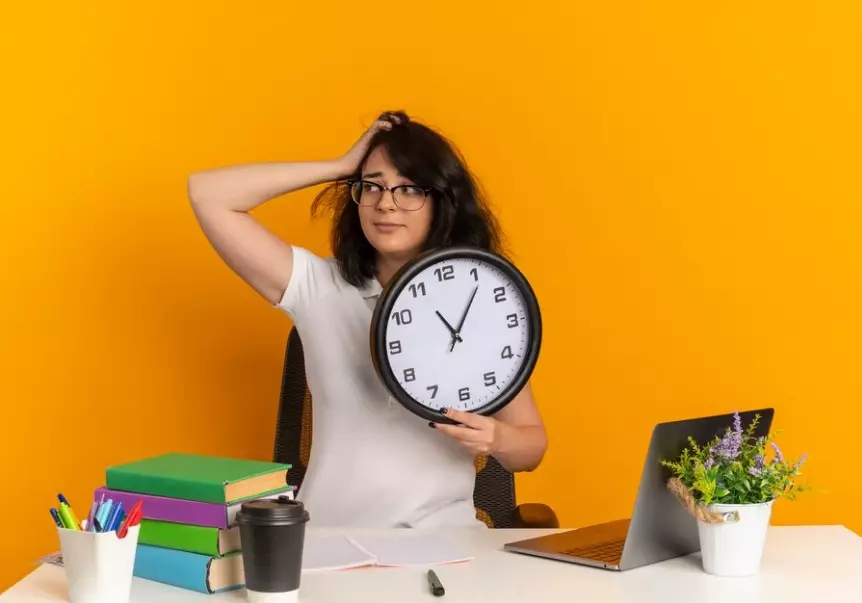 9 Self-talk karyawan saat deadline mendekat © 2024 brilio.net