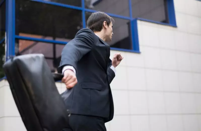 Alasan klasik telat masuk kantor © 2024 brilio.net Alasan klasik telat masuk kantor © 2024 brilio.net