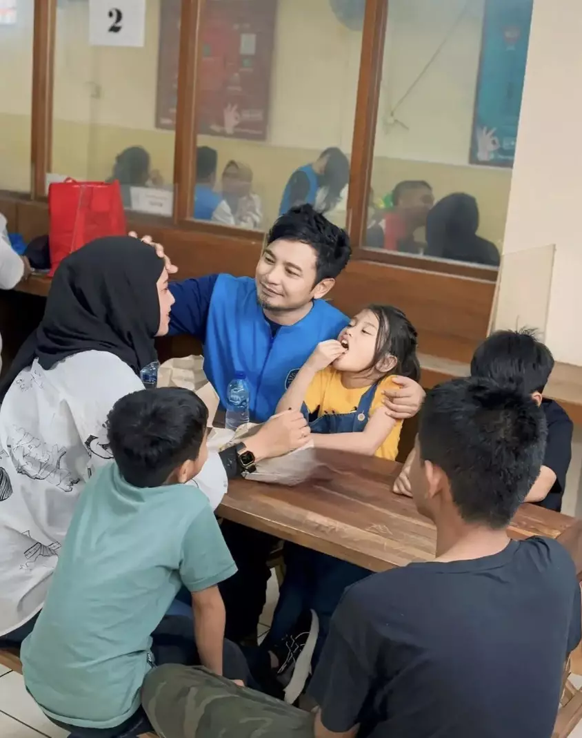 Retno Paradinah banting tulang biayai anak © berbagai sumber Retno Paradinah banting tulang biayai anak © berbagai sumber