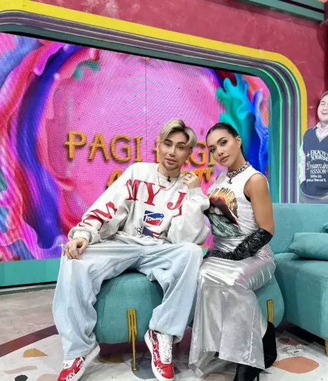 Denada beri dukungan ke putrinyaDenada beri dukungan ke putrinya © 2024 Instagram Denada beri dukungan ke putrinyaDenada beri dukungan ke putrinya © 2024 Instagram