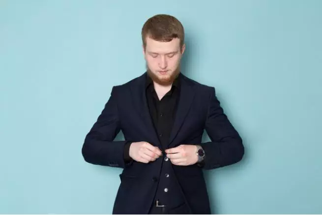 mitos kancing baju terlepas © 2024 brilio.net