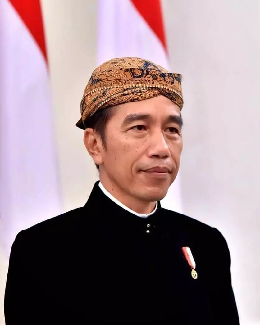 Jelang debat capres, Joko Widodo posting foto dengan busana adat © 2019 brilio.net