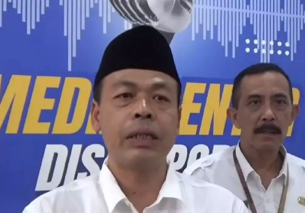 siswi digunduli gurunya Berbagai sumber