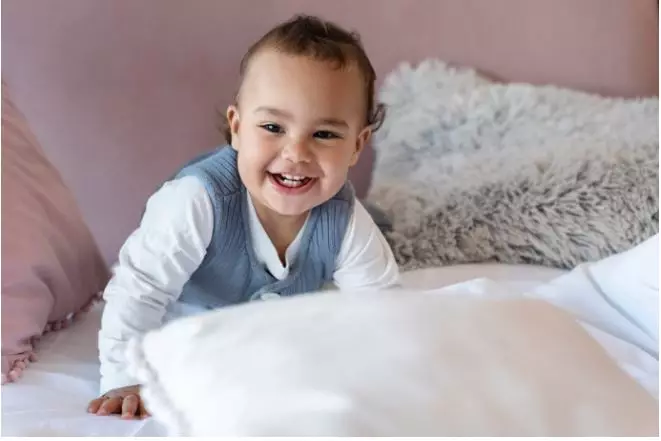 mitos anak kecil ketawa sendiri © 2024 brilio.net