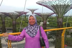 Mengejutkan, emak-emak berhijab ini ternyata pilot jet tempur wanita pertama, kisahnya inspiratif